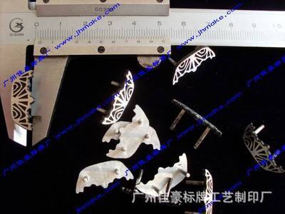 定制電腦高光鋁標牌、樂器鋁制銘牌商標及熱水器鋁質高光銘牌全面解析